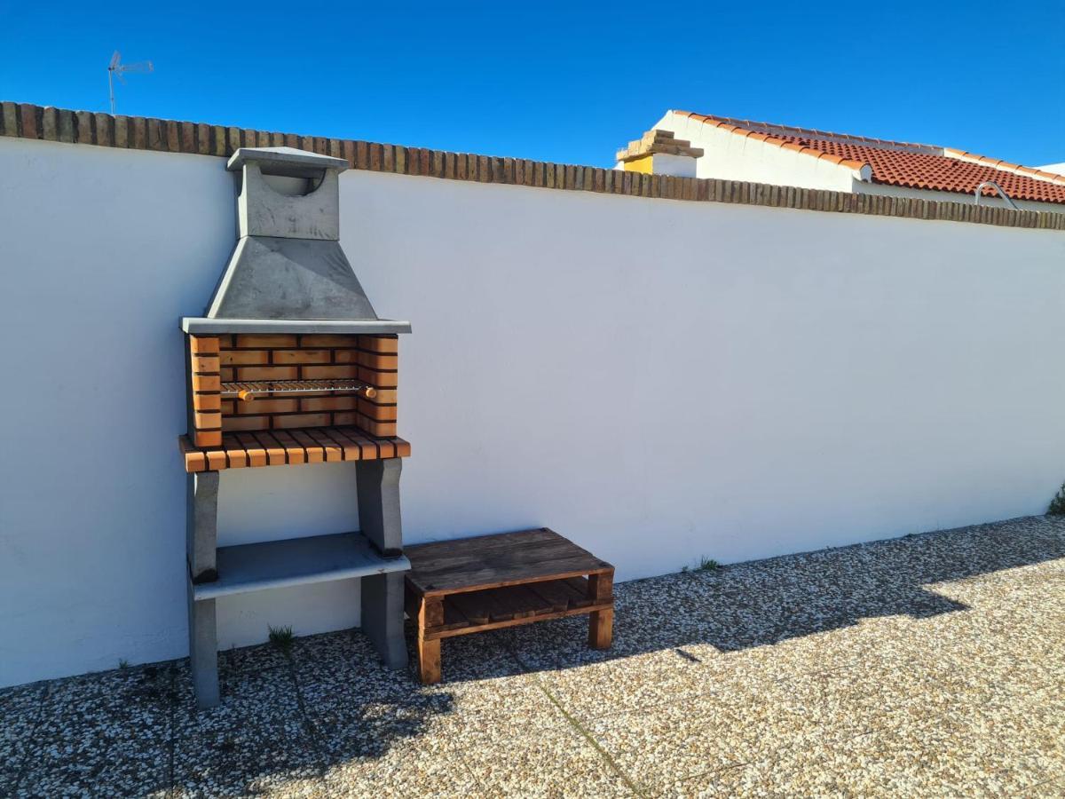マタラスカニャス La Fonda De Julia Magnifica Casa Muy Luminosa Y Amplia Con Chimenea Y Barbacoaヴィラ エクステリア 写真